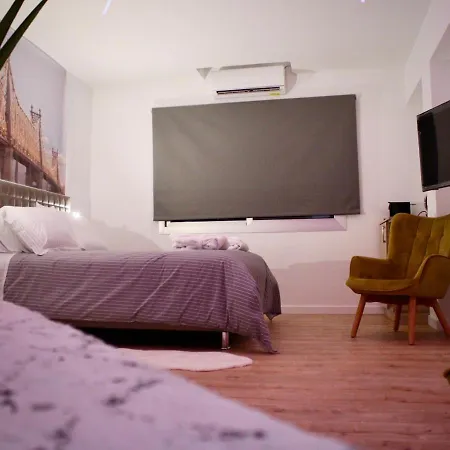 Apartment Purple Orange Luxury Suites