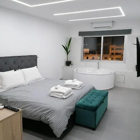 Apartment Purple Orange Luxury Suites Nicosia